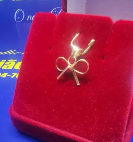 Pingente Lacinho Ouro 18 Kilates Peso 0.24 Gramas 10 mm                                   
