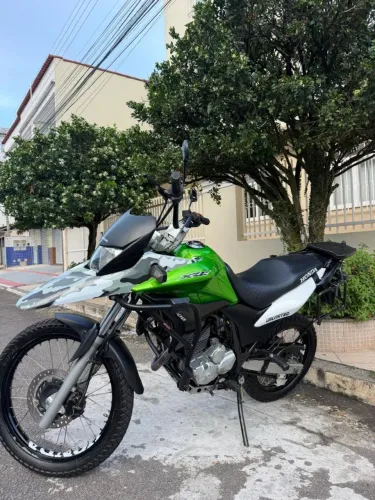 Xre 300 ano 2012 verde, moto é pintada única nessa cor. Moto top demais. Nada pra fazer