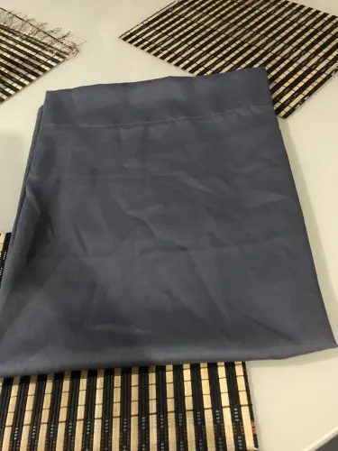 Vendo cortina de janela cinza nova