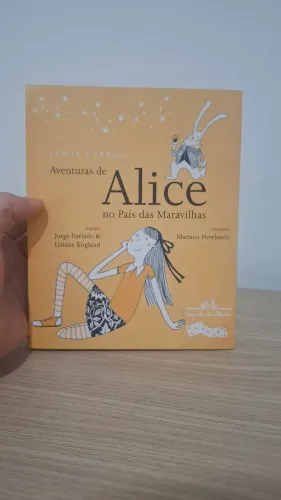 Livro Aventuras de Alice no País das Maravilhas