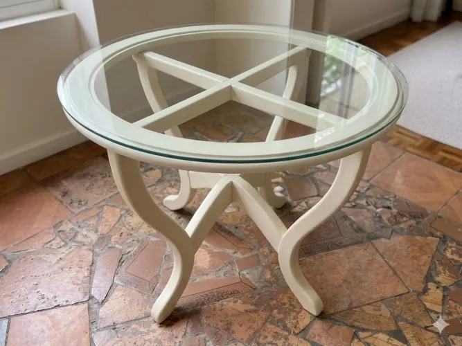 Mesa de jantar para 4 pessoas/Precisa de reparo