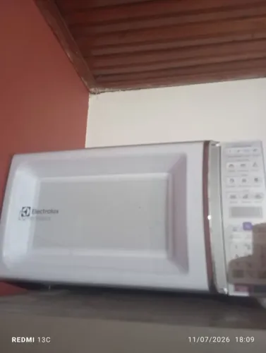 Geladeira e microondas semi novo 