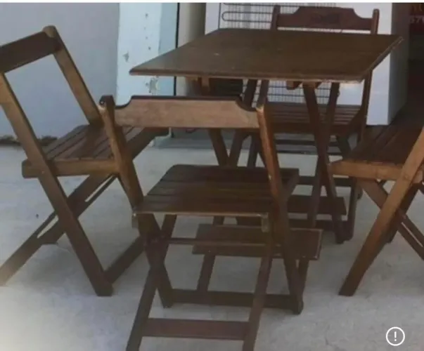 1 Mesa 4 cadeiras de Madeira