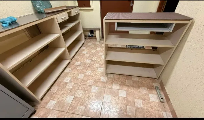 3 balcões de mdf com vidros e gavetas so 500 reais cada zap *