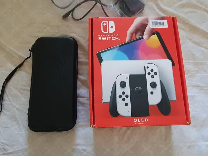 Nintendo Switch OLED - Na caixa
