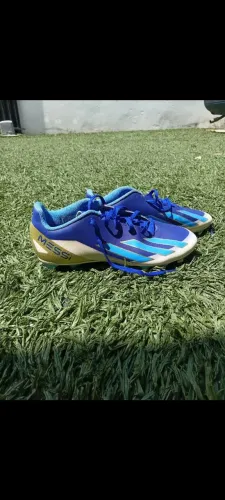 Chuteira da adidas edição limitada do Messi 