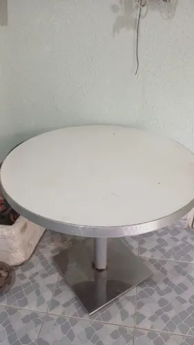 Mesa redonda com base alumínio 