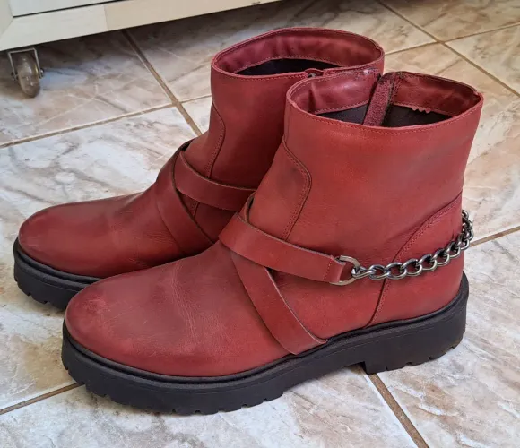 Bota de couro vermelha, tamanho 39