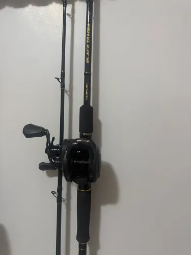 Vara Black Tamba 2,40 30-60 lbs 2P + Carretilha Black Tamba BG
