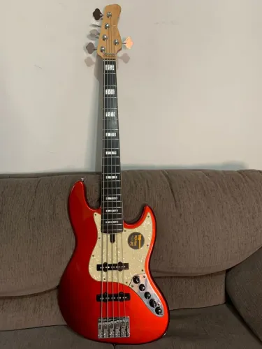 Baixo marcus miller 5 cordas