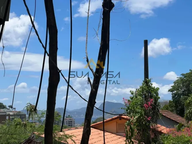 Laranjeiras | Terreno à venda em rua tranquila, sem saída, e com vista maravilhosa para a