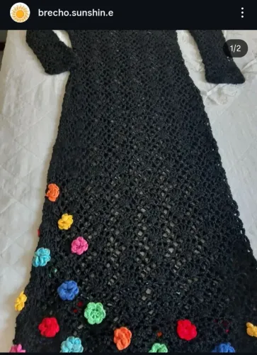 Vestido todo em crochê.