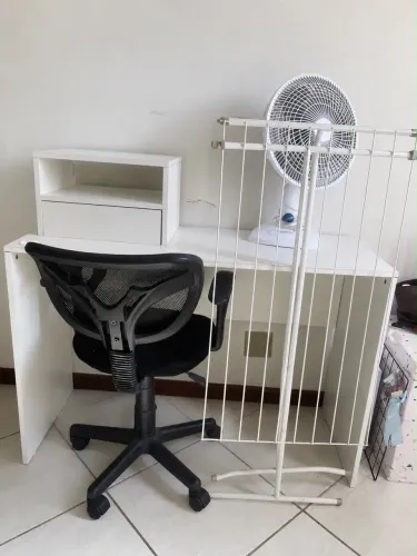 Vendo kit: mesa, cadeira, mesinha de cabeceira, ventilador e varal