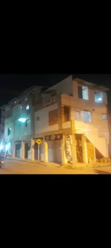 Prédio térreo mais dois andares esquina *46