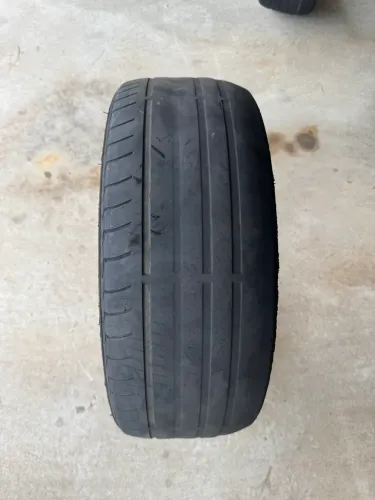 Pneu 215/45 aro 18