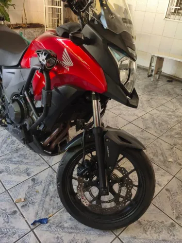 Moto muito conservada e de boas procedência , e só pega e bota u km pra roda