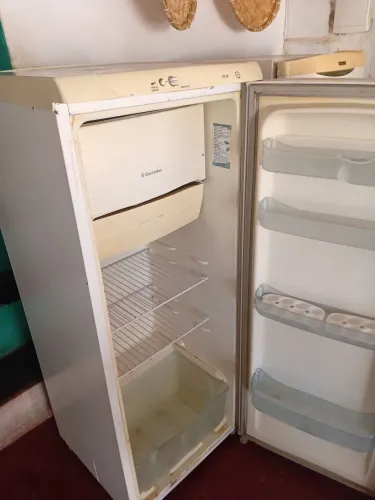 Geladeira boa impecável 