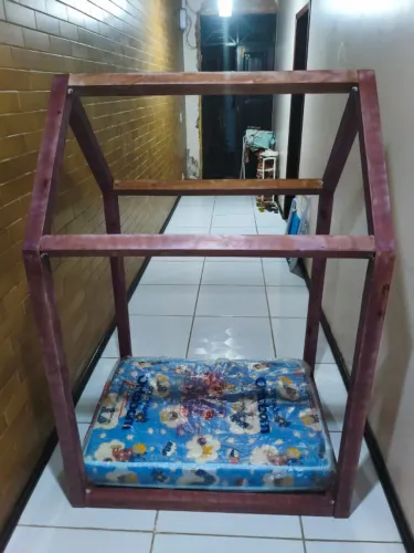 Cama Infantil Casinha Montessoriana + Colchão (Excelente Estado)