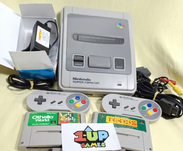 Videogame antigo super Famicom com jogos