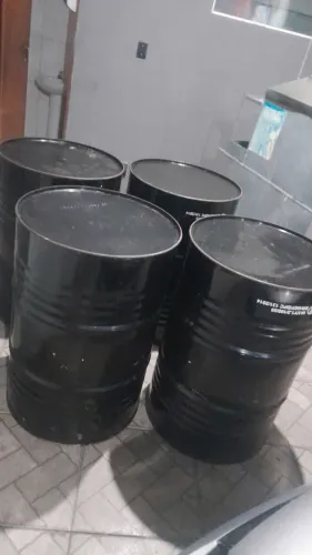 Vendo 4 tambores preto e 1 carrinho para assar espetinho