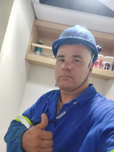 Serviço de carpinteiro e pedreiro etc 