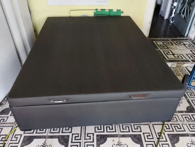 Vendo base cama box com baú 188 por 138
