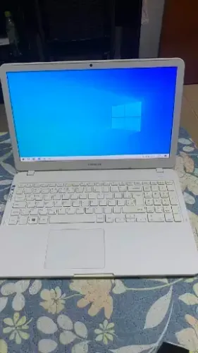Notebook Branco Celeron 4GB RAM 466GB HD