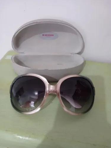Óculos escuros feminino da Carmim original 