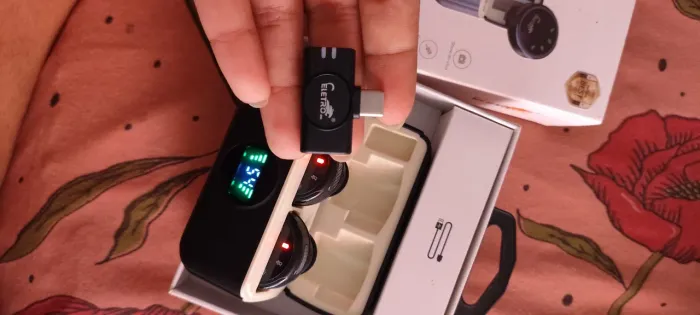 Microfone de lapela blogueira