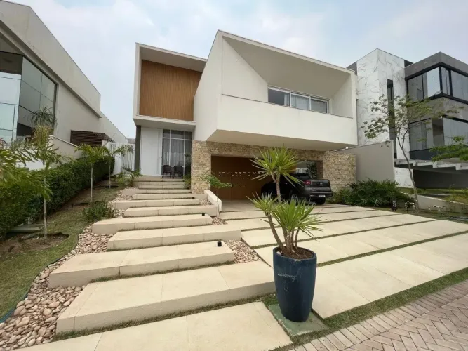 Condomínio Villa Jardim, Sobrado para venda com 384 metros quadrados com 4 quartos, Cuiabá