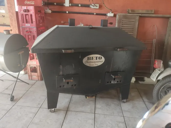 Mega churrasqueira no bafo em ferro