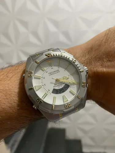 Relógio Technos Skydiver conservado