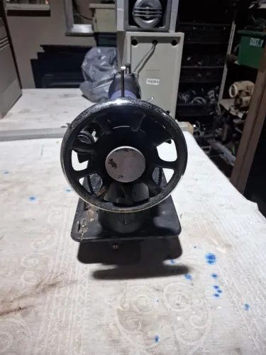 Maquina de costura antiga 