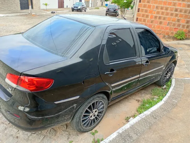 Fiat Siena Tetrafuel 1.4 MPI Fire Flex 8V 4P 2011
