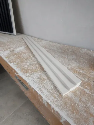 Moldura de gesso escadinha 80x08