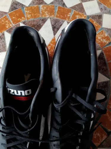 Chuteira mizuno n°42 usada 1 vez