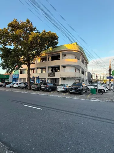 Excelente sala no centro entre os dois Fóruns .