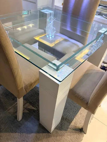 Conjunto de mesa de jantar madeira maciça e tampo de vidro 1,00x 1,00 com 4 cadeiras