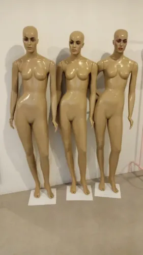 MANEQUINS FEMININOS - KIT 3 MANEQUINS COM BASES DE 2 PINOS