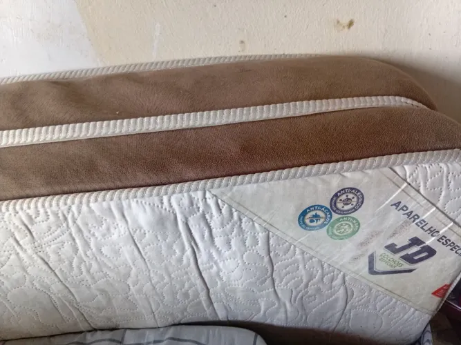 Vende se colchão de cama box solteiro