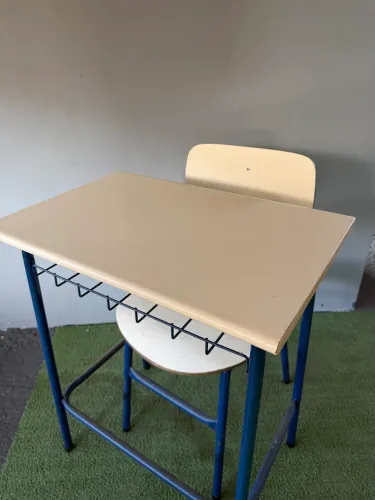Mesa e cadeira Escolar