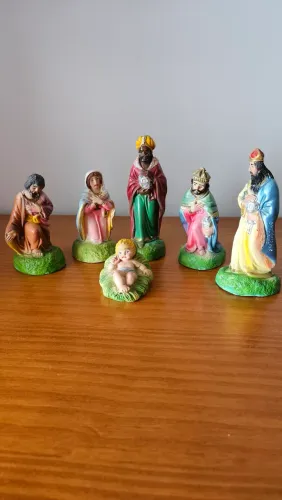 Presepio Sagrada família com os 3 Reis magos. São cipriano com 7 a 12 cm em ótimo estado