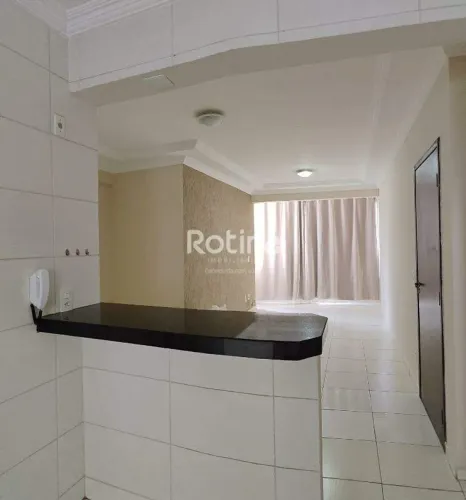 Apartamento à venda no Bairro Umuarama (Uberlândia) | 3 quartos (2 suítes) | 110 m² | 3 va