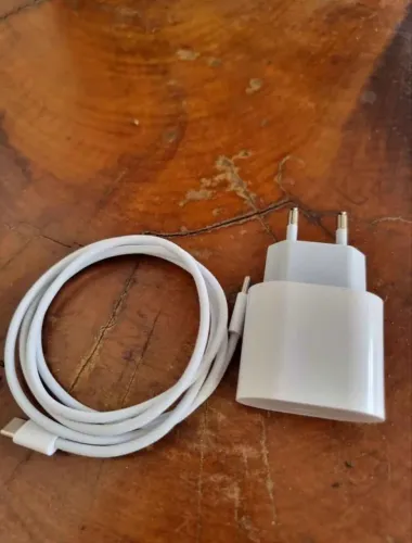 Carregador original do iPhone 15 