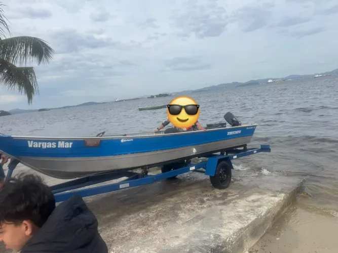 Conjunto Barco Alumínio 6m + Motor Evinrude 15HP + Carretinha - Documentado