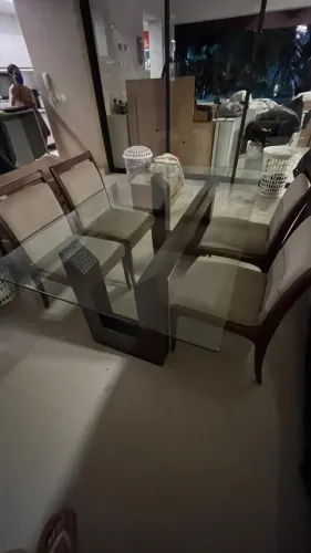 Mesa de jantar com cadeiras