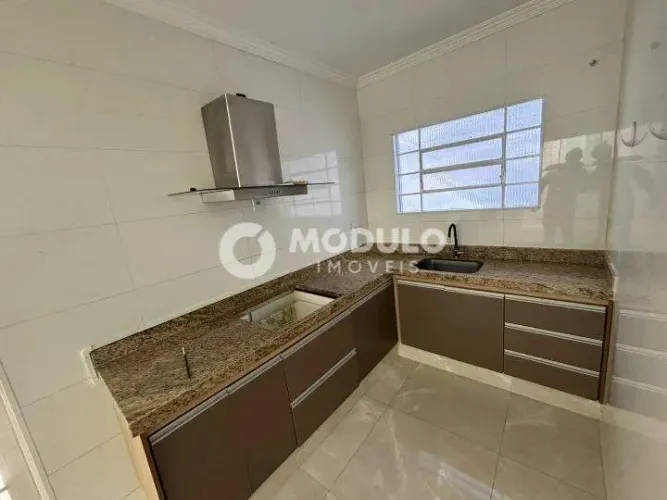 Casa disponível para locação no bairro Aclimação.