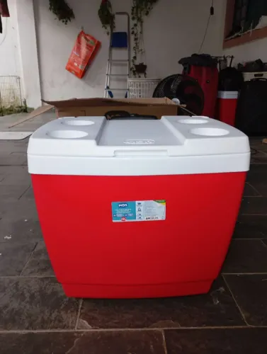 Caixa térmica/Cooler Mor 42l com Rodinha