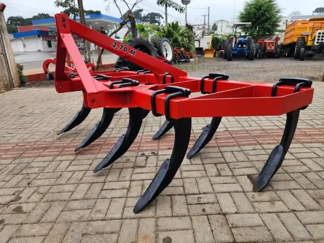 Arado Subsolador/Pé de Pato 9 Hastes Ibl Agro Ash, 2,70 m de Largura, Usado.
