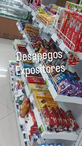 Prateleiras exposirora para comércio..